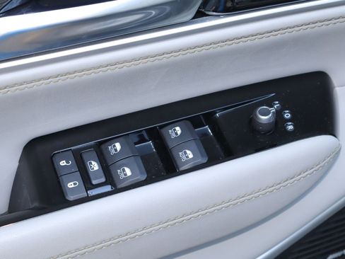 Used 2022 Jeep Wagoneer Series III AWD/4WD image 23