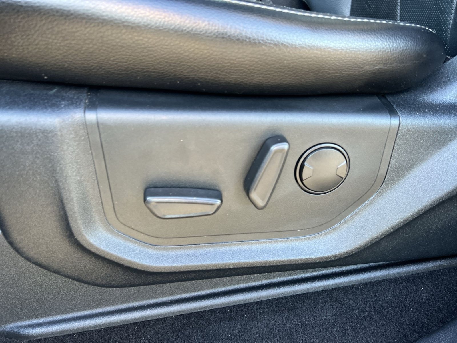 Used 2019 Ford F150 Lariat w/ Equipment Group 502A Luxury AWD/4WD image 14