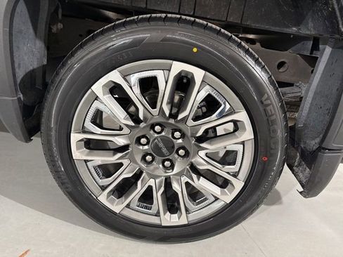 Used 2024 GMC Sierra 1500 Denali Ultimate image 15