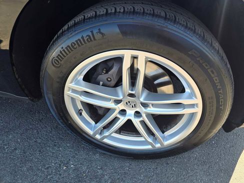 Used 2024 Porsche Macan image 17