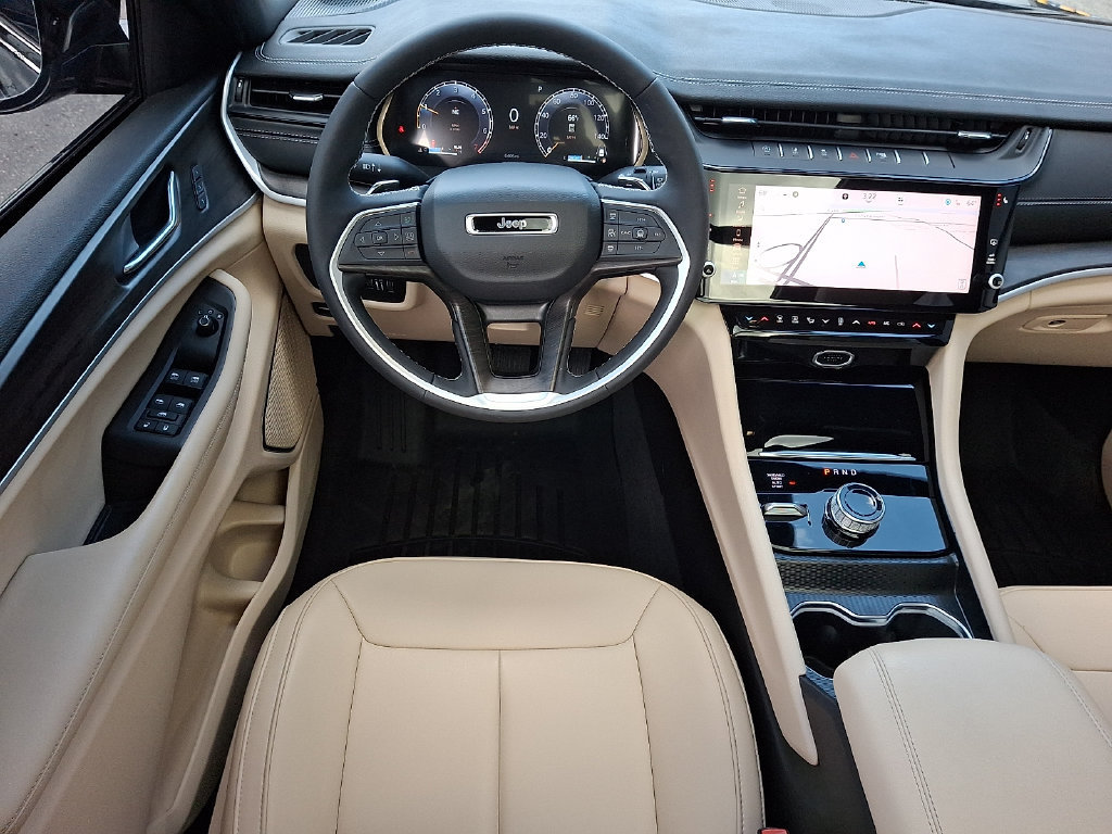 Used 2026 Jeep Grand Cherokee Limited w/ Limited Altitude Package AWD/4WD image 11