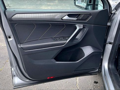 Used 2023 Volkswagen Tiguan SE w/ Panoramic Sunroof Package FWD image 26