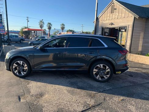 Used 2021 Audi e-tron Prestige w/ Prestige Package image 35
