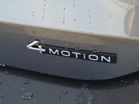 New 2026 Volkswagen Tiguan SE R-Line image 11