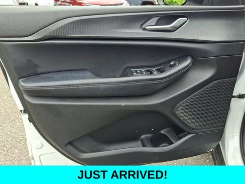 Used 2024 Jeep Grand Cherokee Laredo X w/ Trailer Tow Package AWD/4WD image 14
