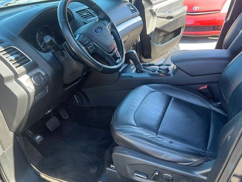 Used 2017 Ford Explorer XLT w/ Equipment Group 202A AWD/4WD image 27