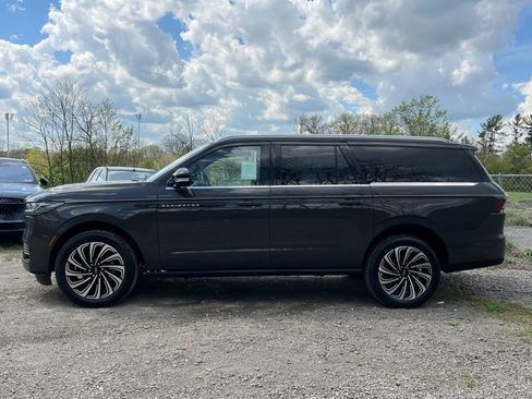 New 2025 Lincoln Navigator L Black Label AWD/4WD image 2
