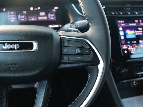 New 2025 Jeep Grand Cherokee L Altitude image 18