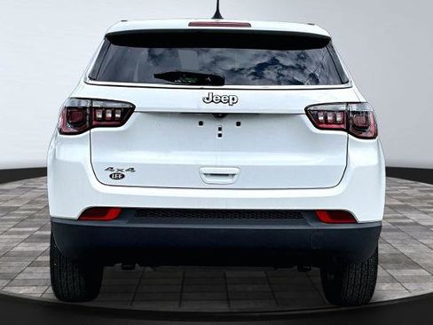 Used 2023 Jeep Compass Sport image 4