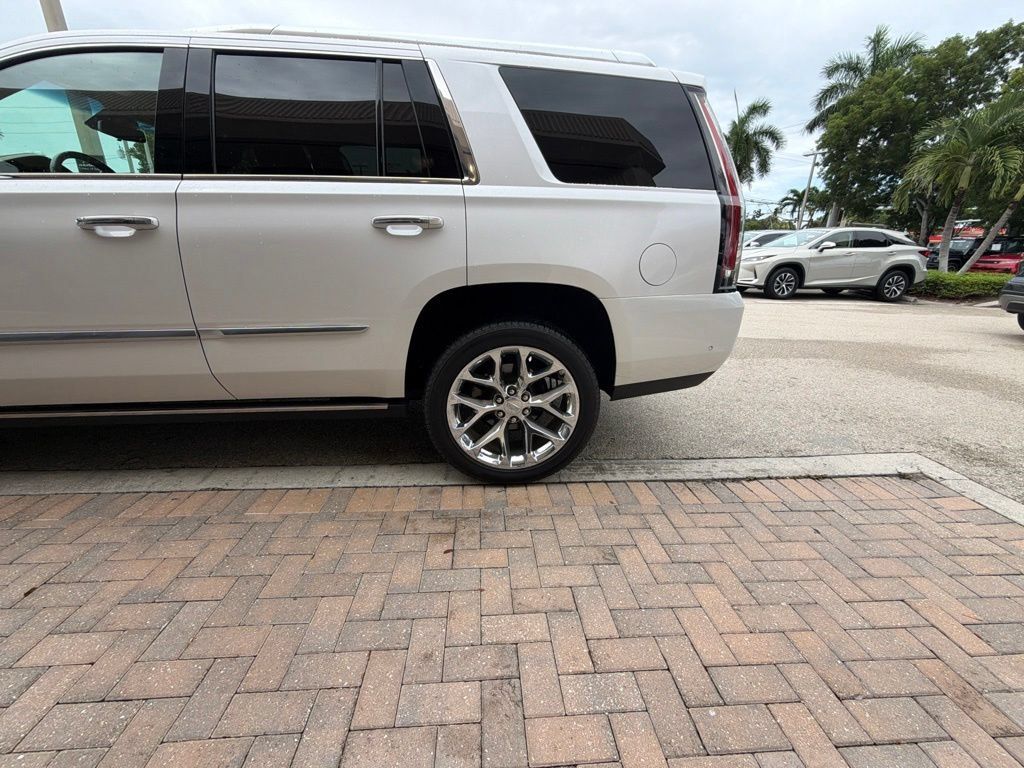 Used 2019 Cadillac Escalade Platinum AWD/4WD image 4