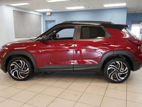Used 2024 Chevrolet TrailBlazer RS w/ Driver Confidence Package FWD image 2