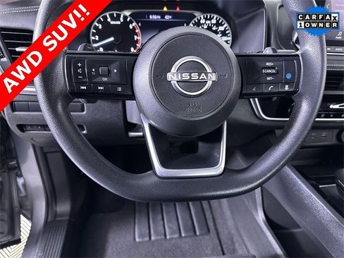 Used 2023 Nissan Rogue SV image 11
