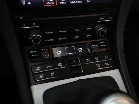 Used 2022 Porsche 718 Boxster RWD image 18