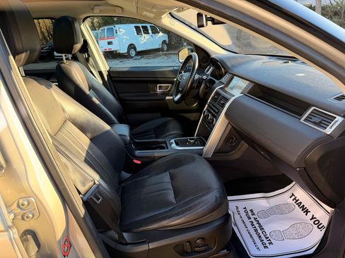 Used 2017 Land Rover Discovery Sport HSE image 28