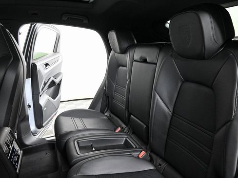 Certified 2026 Porsche Cayenne Coupe AWD/4WD image 22