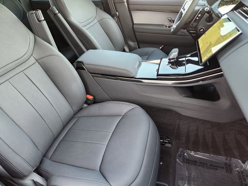 Certified 2025 Land Rover Range Rover Sport SE image 15