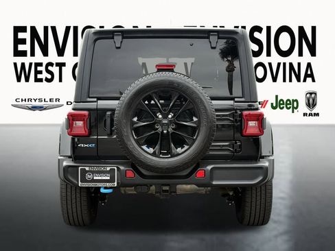 Used 2023 Jeep Wrangler Unlimited Sahara image 9