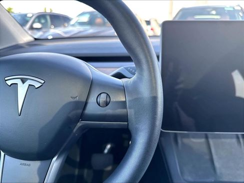Used 2024 Tesla Model Y Long Range AWD/4WD image 15