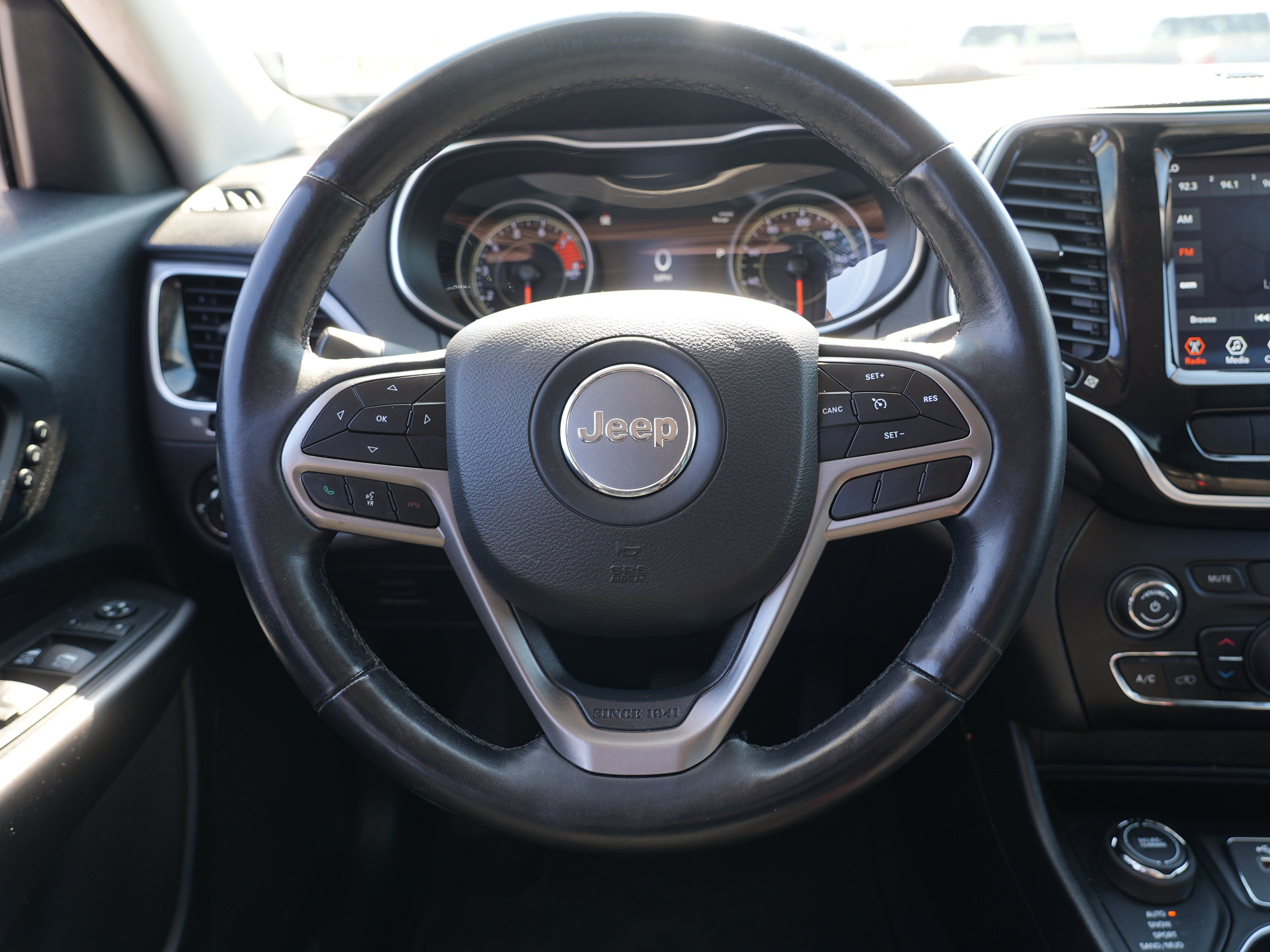 Used 2019 Jeep Cherokee Limited AWD/4WD image 25
