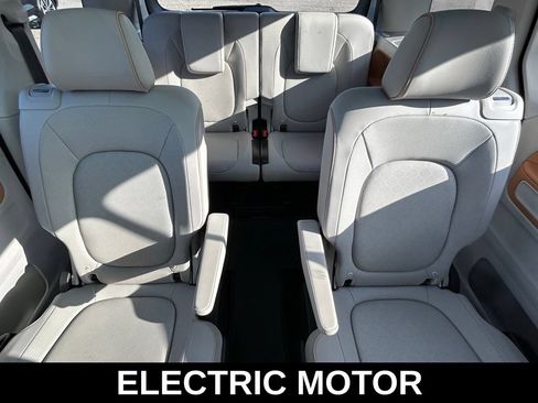 Used 2025 Volkswagen ID. Buzz 1st Edition AWD/4WD image 13