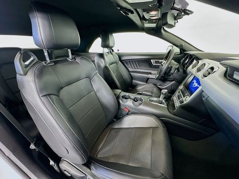 Used 2016 Ford Mustang Premium image 26