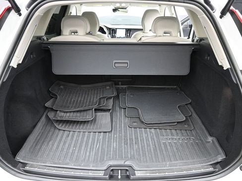 Certified 2023 Volvo XC60 B5 Plus w/ Protection Package Premier image 19