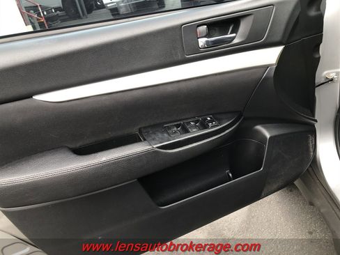 Used 2011 Subaru Outback 2.5i AWD/4WD image 9