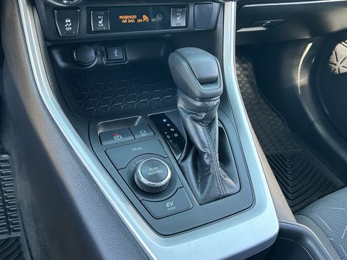 Used 2022 Toyota RAV4 XLE w/ Convenience Package image 26