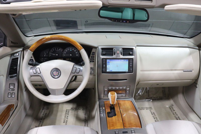 Used 2005 Cadillac XLR RWD image 45