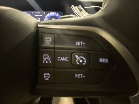 Used 2023 Jeep Grand Cherokee L Laredo image 31