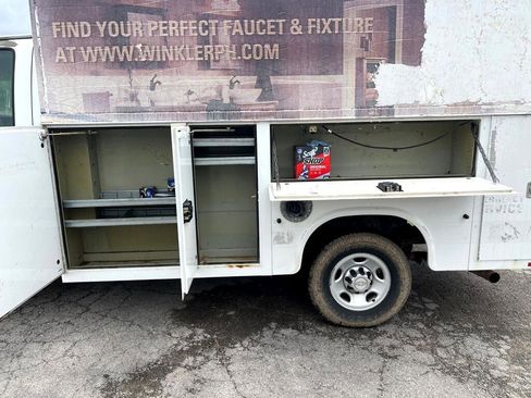 Used 2011 Chevrolet Express 3500 image 10