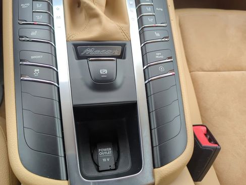 Used 2015 Porsche Macan S AWD/4WD image 19