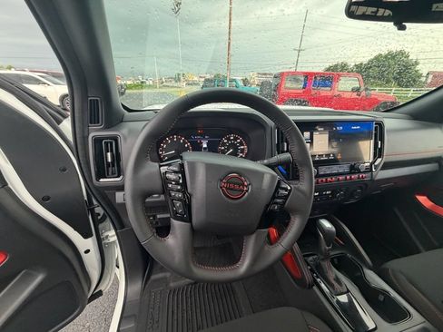 Used 2025 Nissan Frontier PRO-4X AWD/4WD image 14