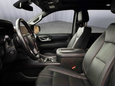 Used 2023 Chevrolet Suburban RST w/ Luxury Package image 2