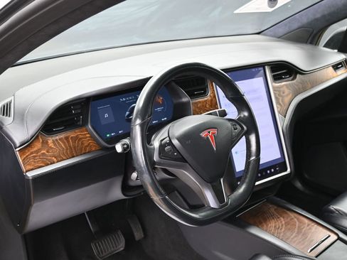 Used 2020 Tesla Model X Long Range image 17