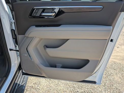 New 2026 Chevrolet Suburban LT w/ Comfort Package AWD/4WD image 35