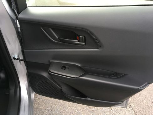 Used 2025 Toyota Prius LE FWD image 27