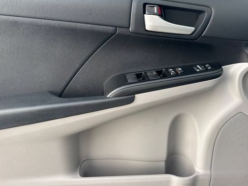 Used 2012 Toyota Camry LE FWD image 12