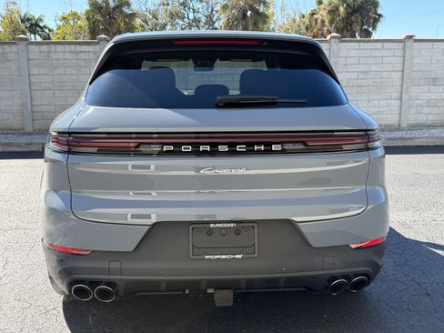 Certified 2026 Porsche Cayenne AWD/4WD image 10