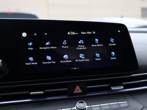 Used 2025 Hyundai Elantra SEL image 16