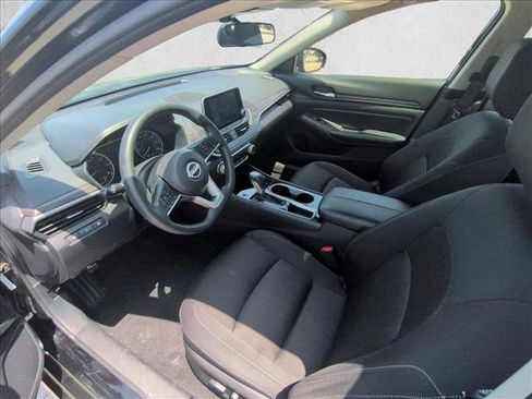 Used 2024 Nissan Altima 2.5 SV FWD image 10