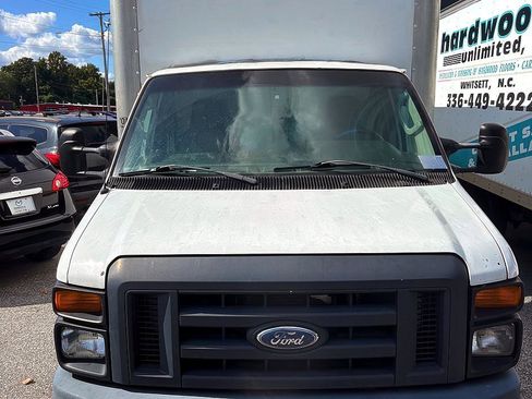 Used 2014 Ford E-350 and Econoline 350 Super Duty Wagon image 13