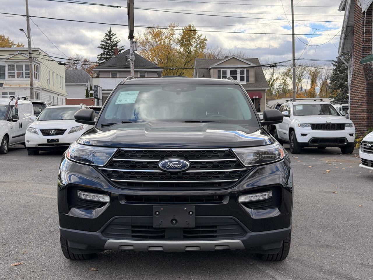 Used 2022 Ford Explorer XLT w/ Equipment Group 202A AWD/4WD image 2
