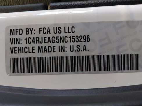 Used 2022 Jeep Grand Cherokee Laredo E RWD image 33