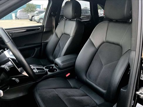 Used 2021 Porsche Macan image 16