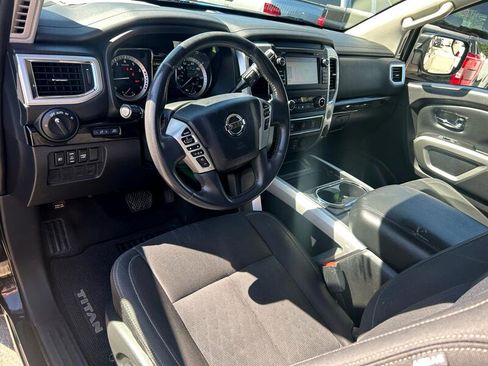 Used 2017 Nissan Titan SV image 8