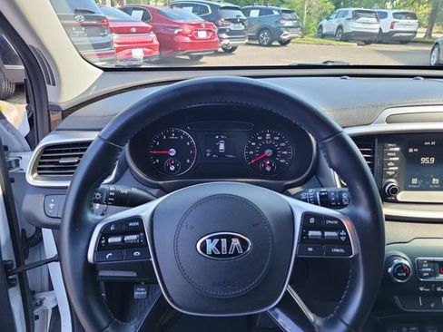 Used 2020 Kia Sorento S FWD image 25