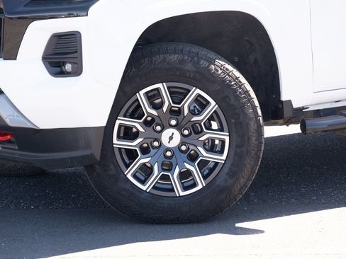 Used 2024 Chevrolet Colorado Z71 w/ Z71 Convenience Package 2 AWD/4WD image 19