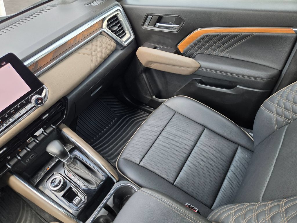 Used 2024 GMC Canyon Denali AWD/4WD image 15