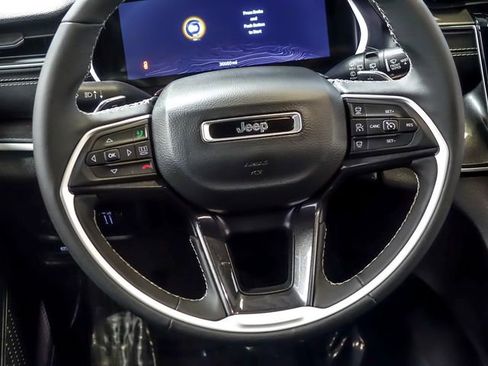 Used 2023 Jeep Grand Cherokee Altitude image 19